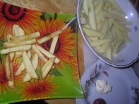 Картофель Фри без фритюрницы - Вкусно макать в разные соусы (можно и просто в майонез или кетчуп)