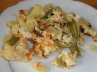 Картошка, морковь, лук: жареные овощи с яйцом