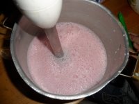 Молочный коктейль в домашних условиях с клубникой и мороженым