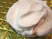 Крем сливочный с бисквитом и изюмом