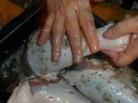 Индюшиные ноги с чесноком, запеченные в духовке
