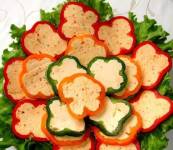 Закуска из болгарского перца с яйцом и сыром
