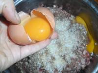 Как приготовить вкусные мясные тефтели - 7 советов  - В фарш добавляем рис, пару яиц