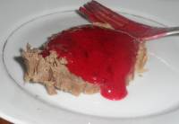 Сладкий соус к мясу из свежих ягод и меда