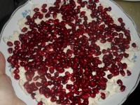 Салат из курицы и граната