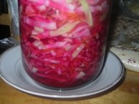 Капуста маринованная со свеклой