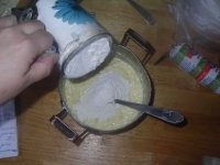 Хачапури - Мешаем тесто и всыпаем муку