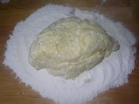 Хачапури - Выложить тесто на муку и замесить его руками