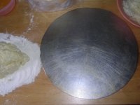 Хачапури - Смазать лист, на котором будем выпекать хачапури сливочным маслом