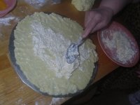 Хачапури - Выложить начинку на эту часть теста