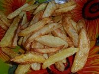 Картофель Фри без фритюрницы - Главное съесть, пока горячий, а то не будет так вкусно...
