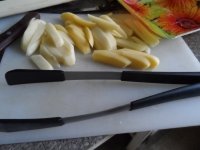 Картофель Фри без фритюрницы - Сразу подготовлю щипчики, чтобы вытаскивать из кипящего масла картофель. Раньше я это делала шумовкой - не очень удобно.