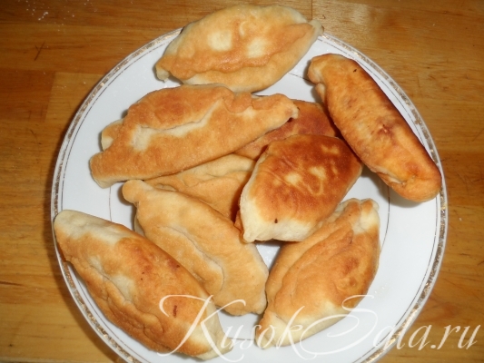Жареные пирожки с начинкой. Пирожки получаются румяные вкусные и очень нежные