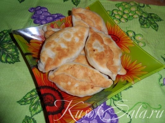 Жареные пирожки с начинкой. Очень нежная и сочная и такая приятная на вкус начинка