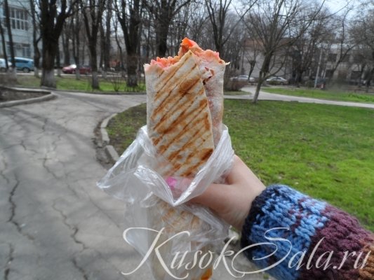 Гигантская уличная шаурма Шаурма дома . Гигантская уличная шаурма