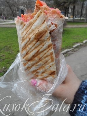 С бесподобным особым, специально приготовленным соусом. Шаурма дома . С бесподобным особым, специально приготовленным соусом.