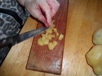 Винегрет с фасолью и квашеной капустой - Все ингредиенты режем одинаковыми кубиками